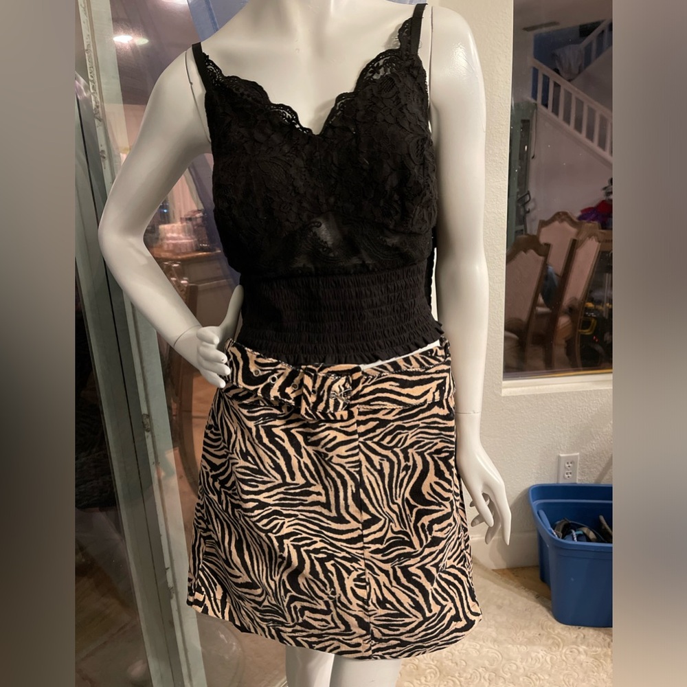 New black and cream striped mini skirt